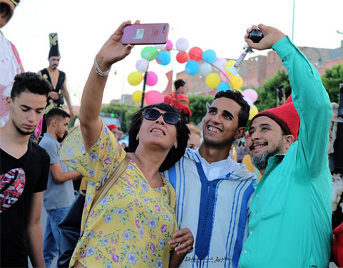 فاطمة بوجو..”سيلفي” في “هرما آرت”!!