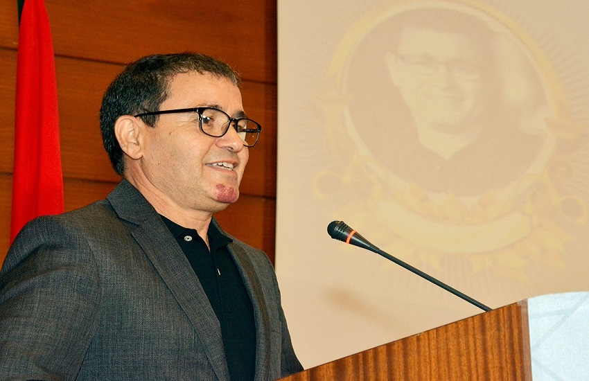 تتويج الباحث المغربي إبراهيم مزند بجائزة الشارقة الدولية