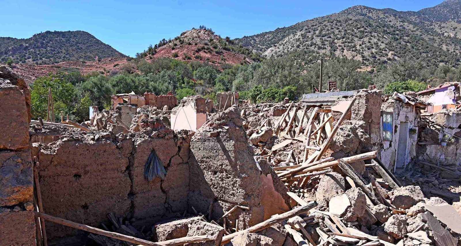 زلزال: استقرار الحصيلة المؤقتة في 2122 وفاة و2421 جريحا