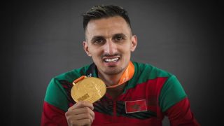 سفيان البقالي يتبرع بالدم لفائدة ضحايا زلزال الحوز