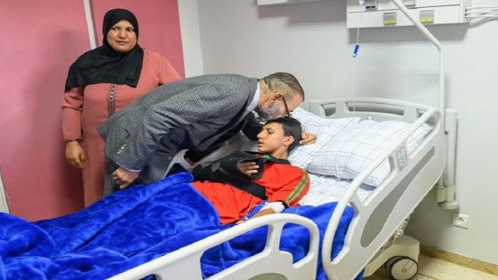 زلزال الحوز: جلالة الملك يتفقد المصابين ويتبرع بالدم