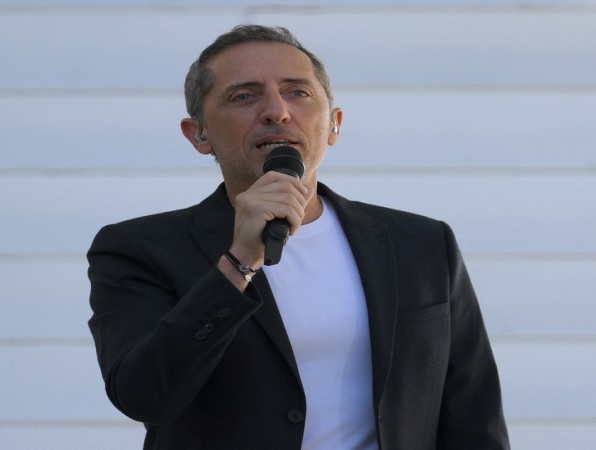 French-Moroccan stand-up comedian Gad Elmaleh performs as faithful gather waiting for Pope Francis' arrival to celebrate mass at the Velodrome stadium, in the southern port city of Marseille on September 23, 2023. - The first pope in 500 years to visit the city of Marseille, Pope Francis is on a two-day visit for the concluding session of the Mediterranean Meetings, a Church-led initiative aiming to build community amongst the regions various peoples, religions, and cultures. (Photo by NICOLAS TUCAT / AFP)