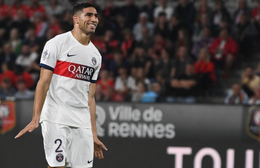 Paris Saint-Germain's Moroccan defender #02 Achraf Hakimi celebrates after scoring a goal during the French L1 football match between Rennes and Paris Saint-Germain (PSG) at the Roazhon Park in Rennes, western France, on October 8, 2023. (Photo by Sebastien SALOM-GOMIS / AFP)