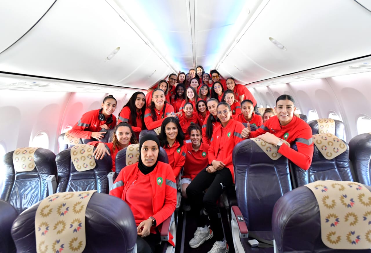 بالصور.. المنتخب الوطني لكرة القدم النسوية في طريقه لتونس