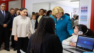 صاحبة السمو الملكي الأميرة للا أسماء والسيدة الأولى لكوت ديفوار السيدة دومينيك واتارا تزوران مقر مؤسسة للا أسماء