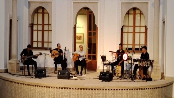 الرباط .. أحمد الكندوز يهدي حضور دار الفنون ليلة موسيقية خاصة