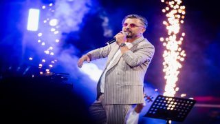 حاتم عمور يلهب منصة مهرجان إفران الدولي