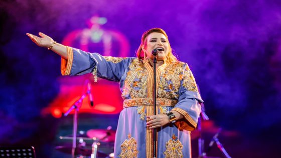 نجاة عتابو تهدي جمهور مهرجان إفران ليلة خاصة