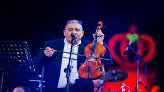 عبد العزيز أحوزار يمتع في مهرجان إفران الدولي