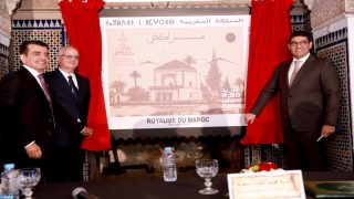 طابع بريدي تذكاري بمناسبة ختام تظاهرة “مراكش، عاصمة الثقافة في العالم الإسلامي 2024”