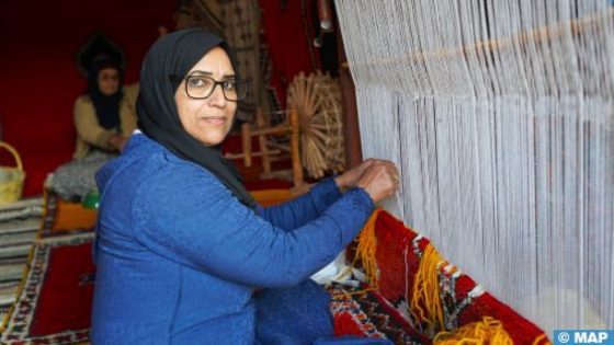 فاضمة بابلا.. أنامل ذهبية حريصة على إشعاع الزربية الواوزكيتية