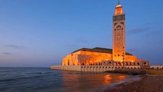 الدار البيضاء.. مسجد الحسن الثاني قبلة المصلين لإحياء ليلة القدر في أجواء من الخشوع والطمأنينة