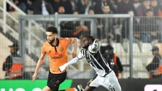 نهضة بركان ينتزع بطاقة العبور لنصف النهائي كأس الكونفدرالية الإفريقية لكرة القدم