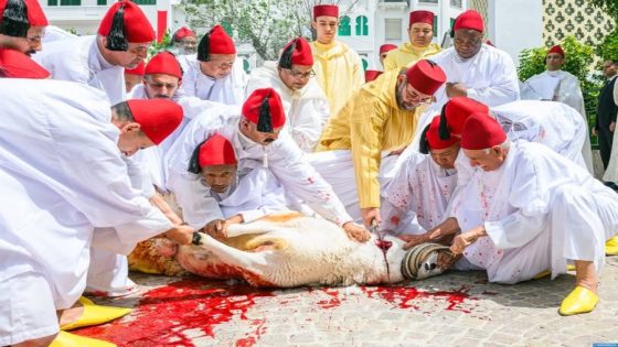 أمير المؤمنين يؤدي صلاة عيد الأضحى المبارك بمسجد الحسن الثاني بتطوان ويتقبل التهاني بهذه المناسبة السعيدة