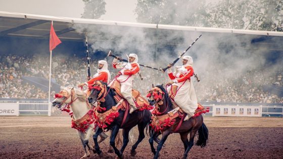انطلاق مهرجان التبوريدة احتفاء بالأصالة المغربية وصهيل الخيل