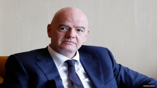 إنفانتينو يحتفي بالمسيرة الاستثنائية لأسطورة كرة القدم الإفريقية الراحل أحمد فرس