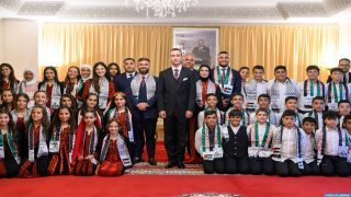 صاحب السمو الملكي ولي العهد الأمير مولاي الحسن يستقبل الأطفال المقدسيين المشاركين في الدورة الـ 16 للمخيم الصيفي لوكالة بيت مال القدس الشريف