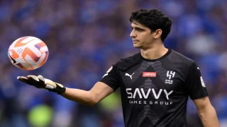 الكرة الذهبية 2025.. ياسين بونو ضمن قائمة المرشحين العشرة لجائزة “ياشين”