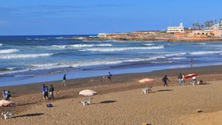 حملة شواطئ نظيفة.. تهيئة شواطئ دار بوعزة لاستقبال المصطافين