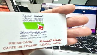 عبده حقي يكتب عن الفرق بين صحافي بالبطاقة وإعلامي بلا بطاقة