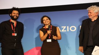 المخرجة المغربية هند بنصاري تتوج بجائزتين ضمن برنامج جسر الإنتاج في مهرجان البندقية السينمائي