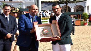 الفارس عبد السلام بناني سميرس يفوز بجائزة صاحب السمو الملكي ولي العهد الأمير مولاي الحسن برسم الدوري الملكي المغربي للقفز على الحواجز