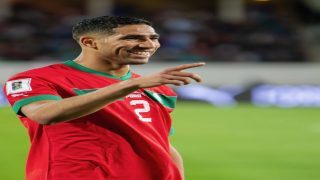 الدولي المغربي أشرف حكيمي يتوج بجائزة الأسد الذهبي