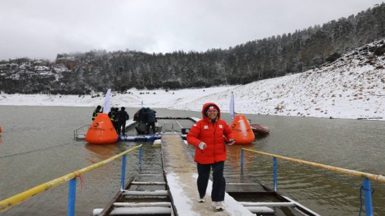 خنيفرة.. أزيد من 80 سباحا في تظاهرة السباحة في المياه الباردة